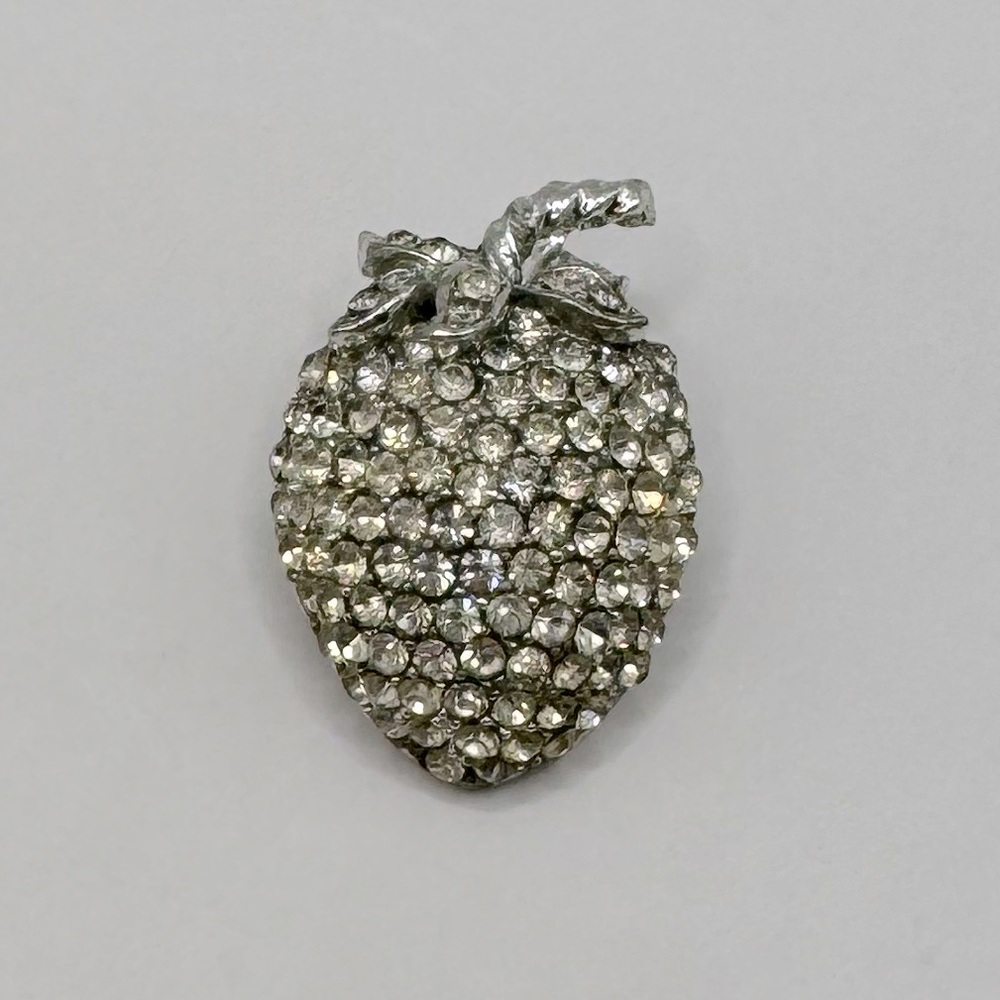ALBERT WEISS Vintage Crystal Strawberry Brooch - Picture 3 of 11